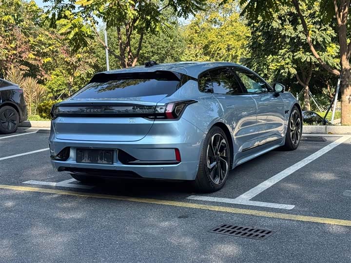 Фото 9 - Zeekr 001