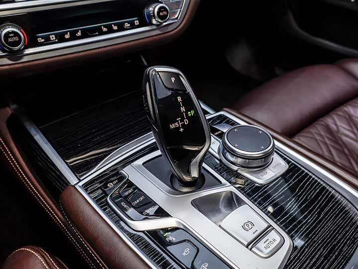 Фото 2 - BMW 7 Series