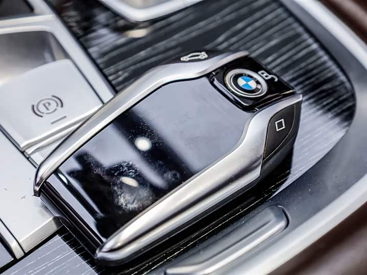 Фото 3 - BMW 7 Series