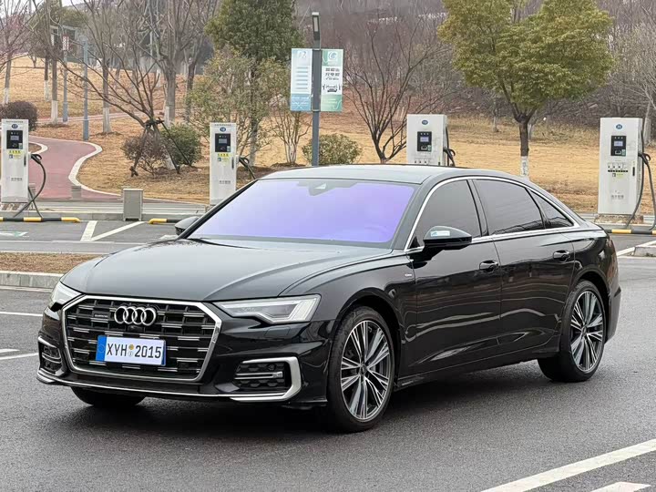 Фото 1 - Audi A6L