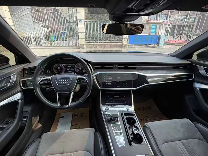 Фото 6 - Audi A6L