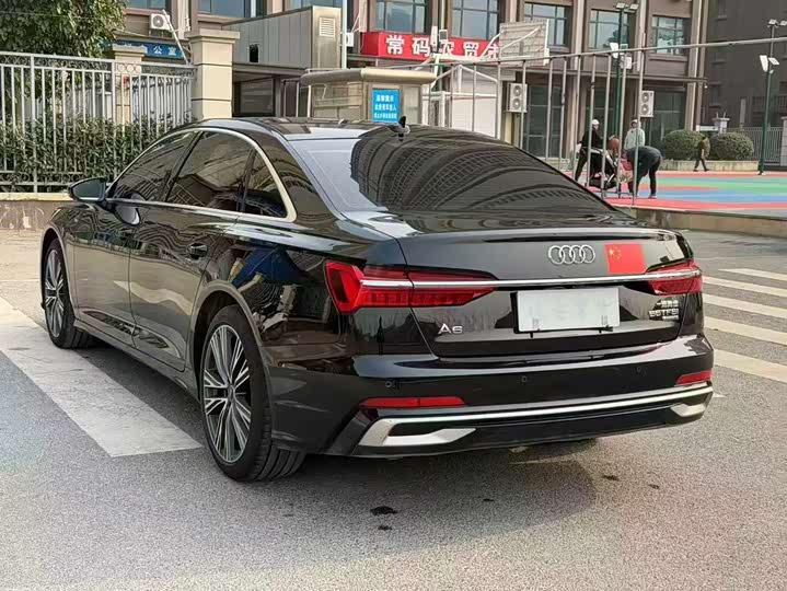 Фото 9 - Audi A6L