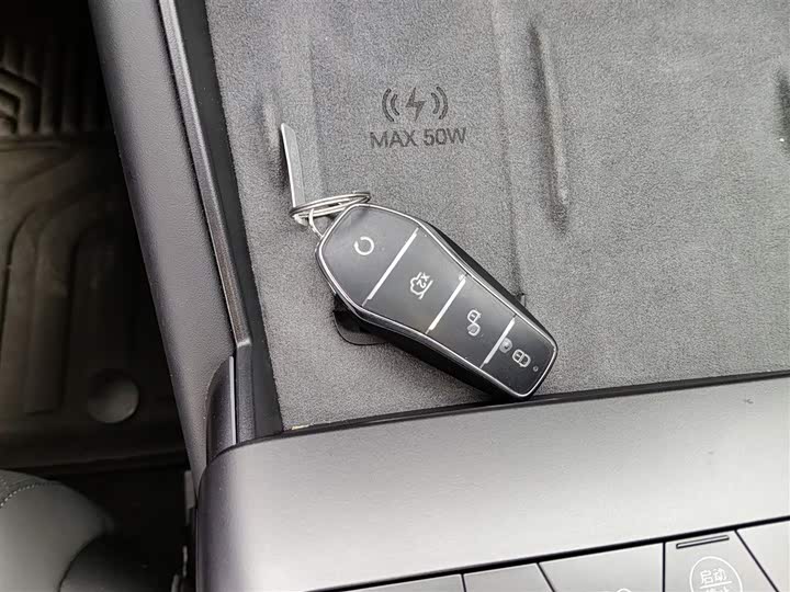 Фото 9 - BYD Qin L