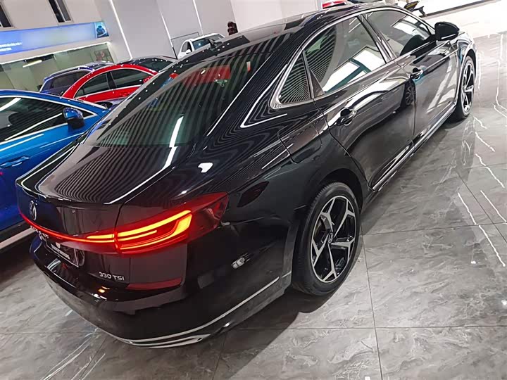 Фото 7 - Volkswagen Passat