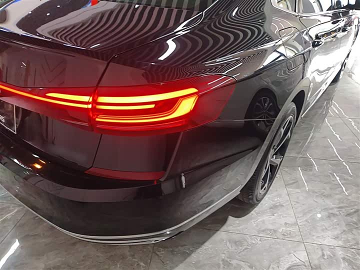 Фото 8 - Volkswagen Passat