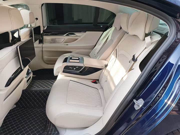 Фото 3 - BMW 7 Series