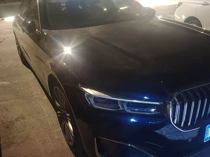 Фото 9 - BMW 7 Series
