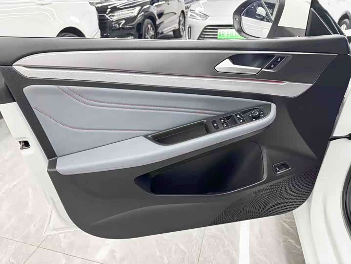 Фото 9 - Volkswagen Lamando L