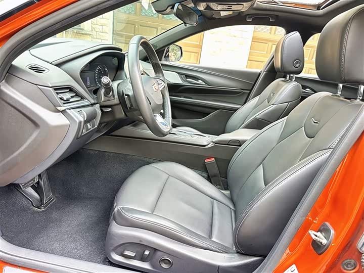 Фото 8 - Cadillac CT4