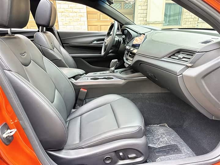 Фото 9 - Cadillac CT4