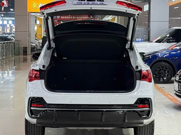 Фото 6 - Audi Q3