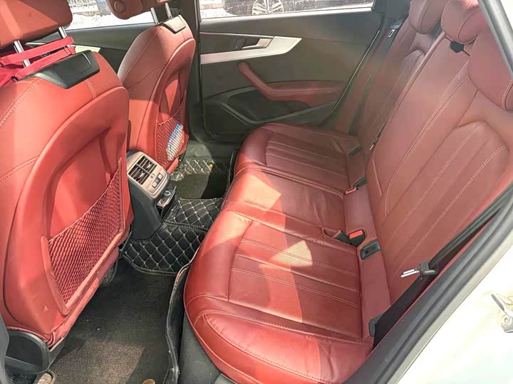 Фото 4 - Audi A4L