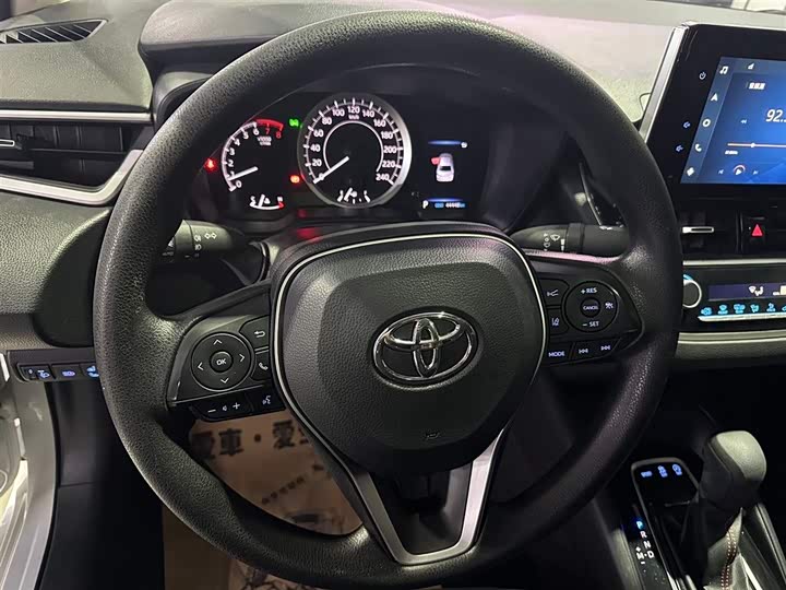 Фото 9 - Toyota Corolla