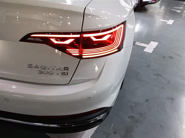 Фото 8 - Volkswagen Sagitar L