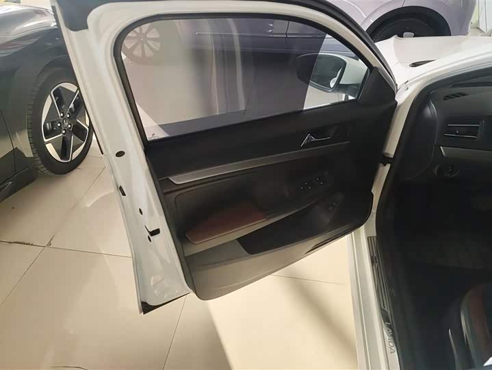 Фото 7 - Volkswagen Lavida