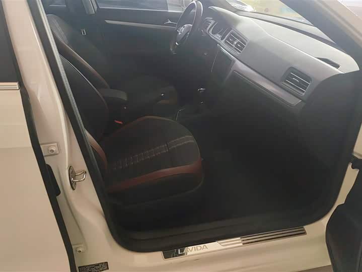 Фото 8 - Volkswagen Lavida