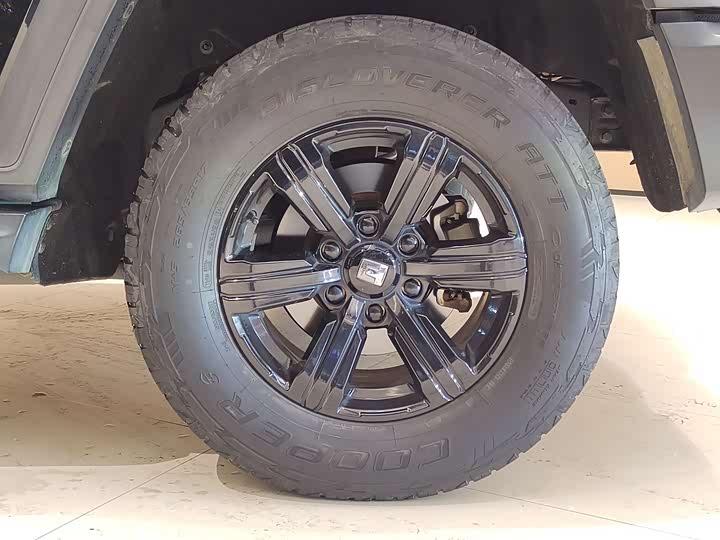 Фото 6 - Tank 300