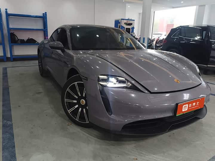 Фото 2 - Porsche Taycan