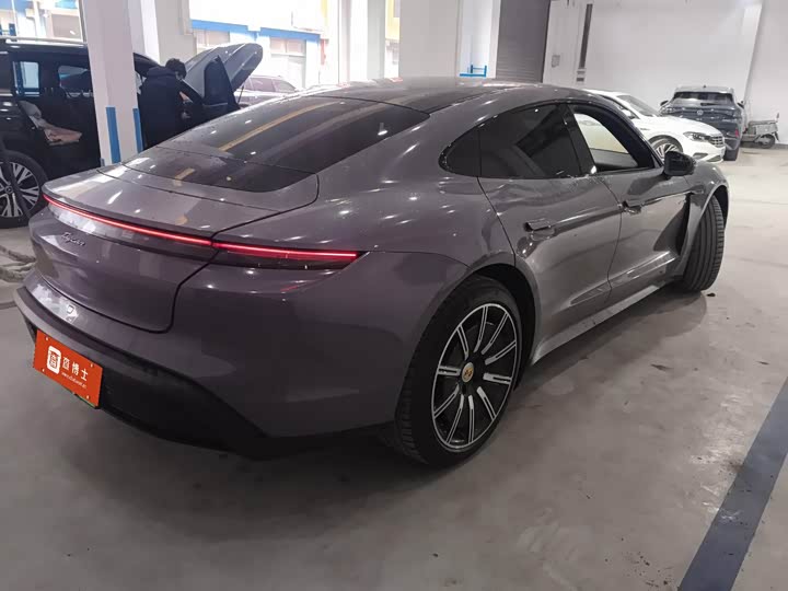 Фото 3 - Porsche Taycan