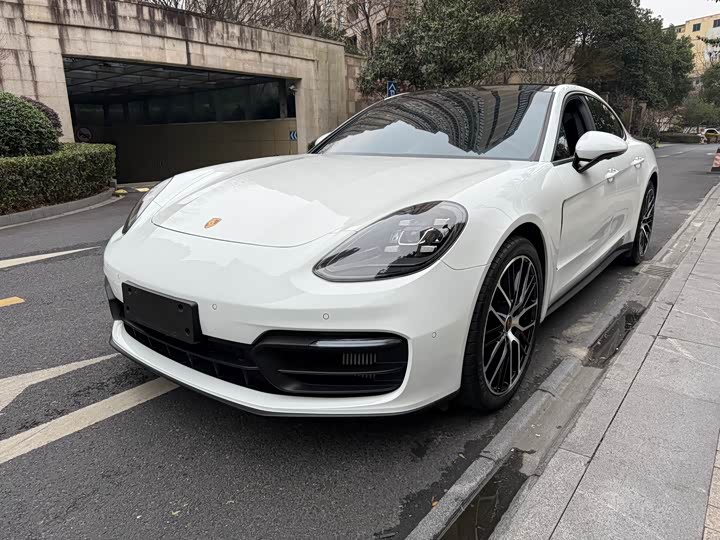 Фото 1 - Porsche Panamera