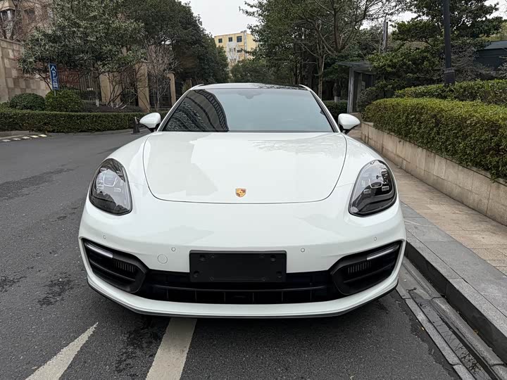 Фото 2 - Porsche Panamera