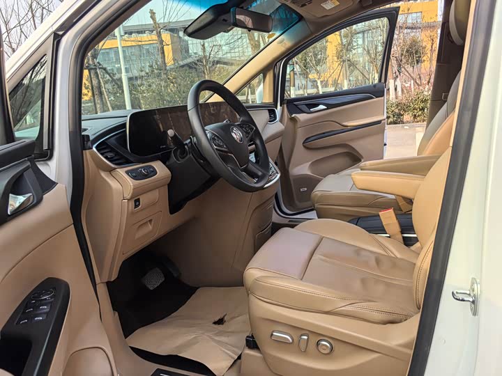 Фото 4 - Buick GL8 ES