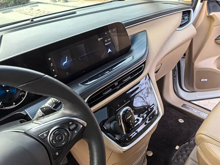 Фото 8 - Buick GL8 ES