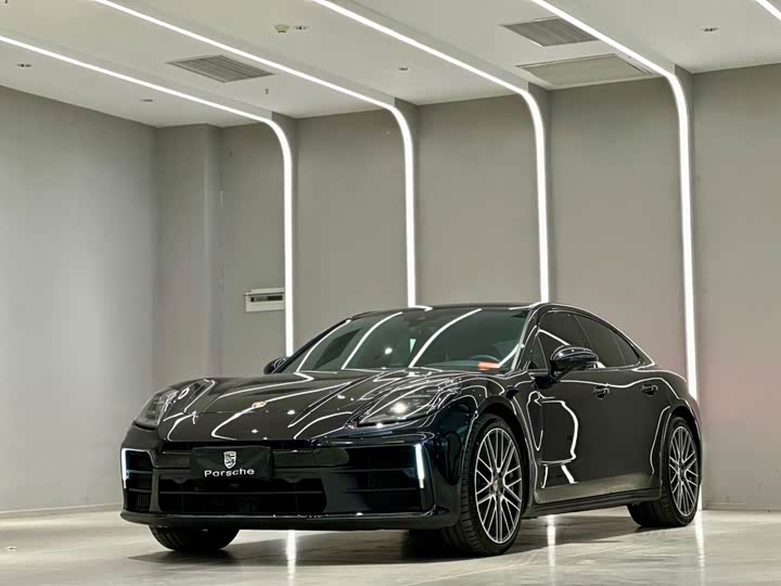 Фото 1 - Porsche Panamera