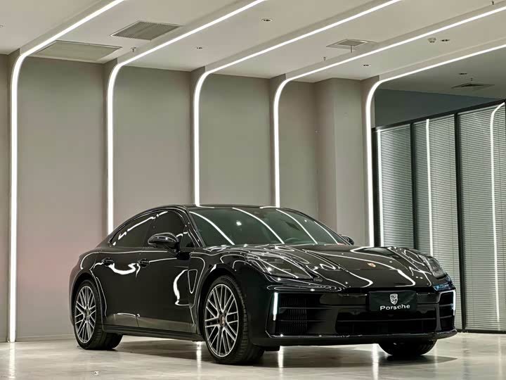 Фото 3 - Porsche Panamera