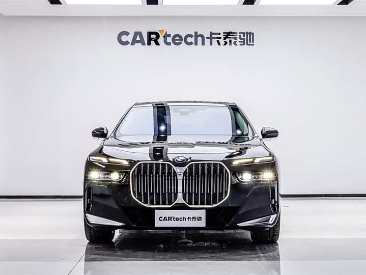 Фото 2 - BMW 7 Series