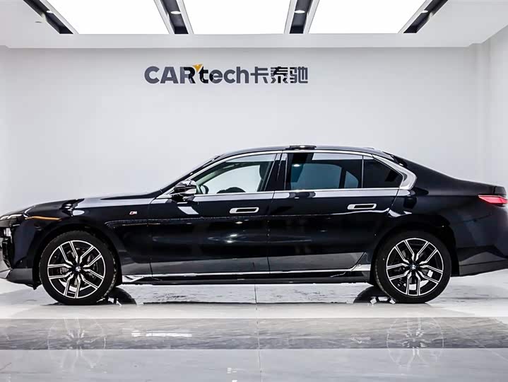 Фото 3 - BMW 7 Series