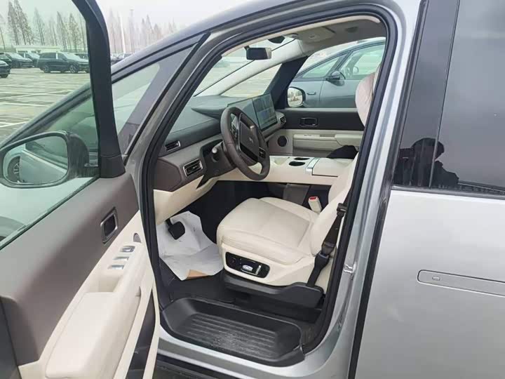 Фото 3 - LiXiang Mega