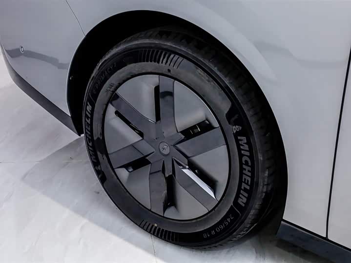 Фото 4 - LiXiang Mega