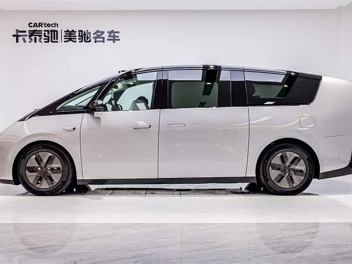 Фото 5 - LiXiang Mega