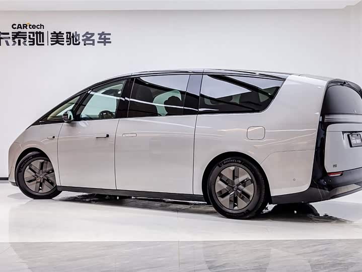 Фото 6 - LiXiang Mega