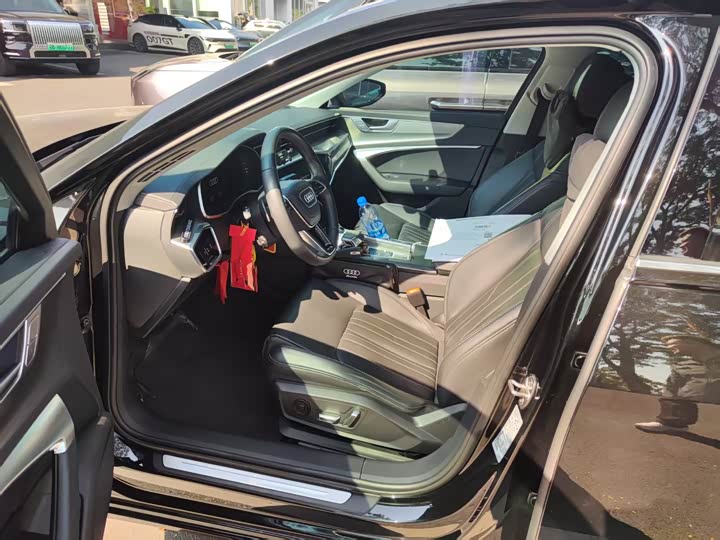 Фото 2 - Audi A6L