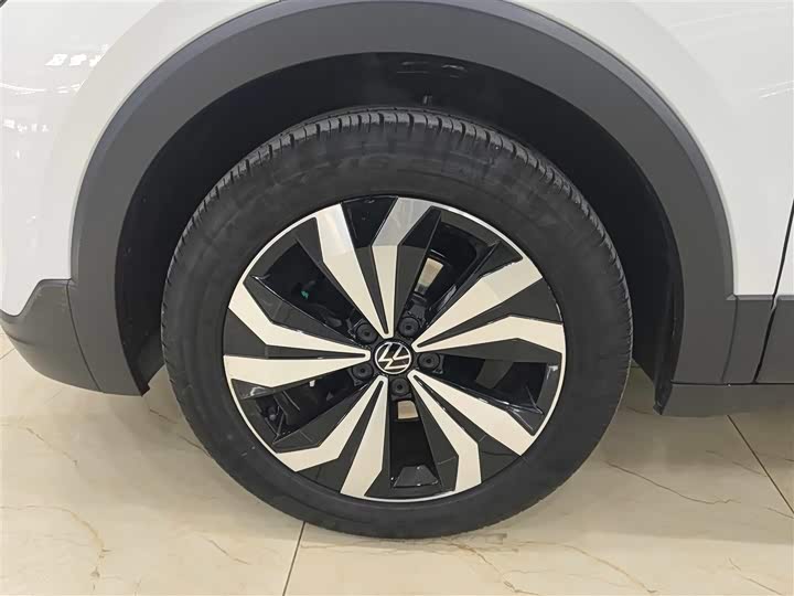 Фото 8 - Volkswagen Tharu