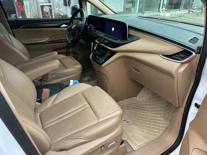 Фото 4 - Buick GL8 ES