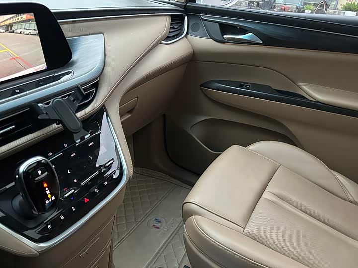 Фото 5 - Buick GL8 ES