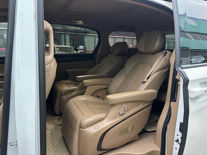 Фото 7 - Buick GL8 ES