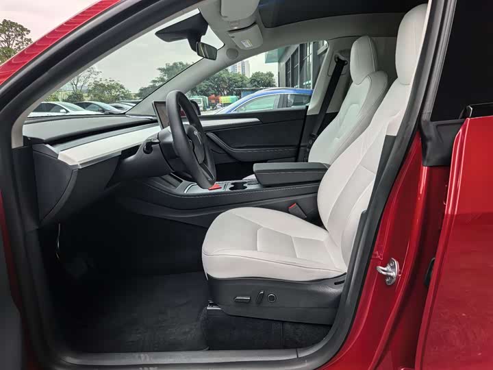 Фото 4 - Tesla Model Y