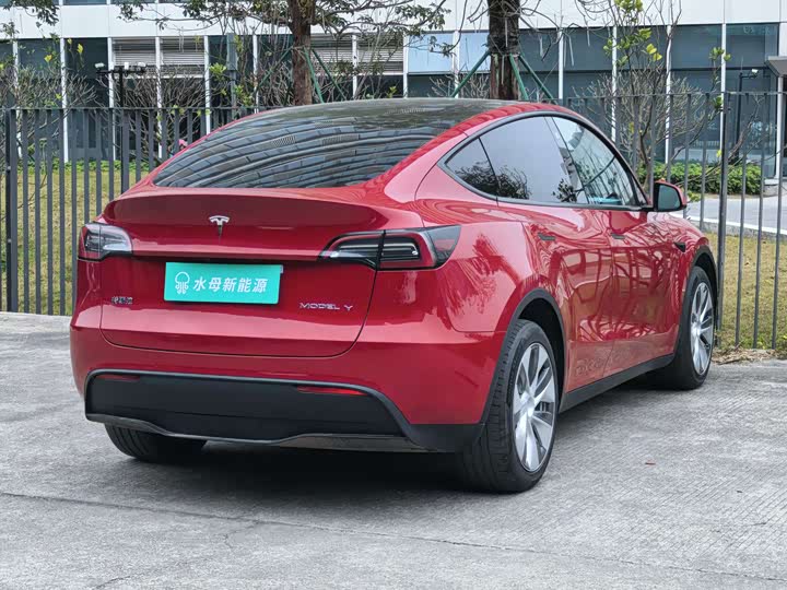 Фото 9 - Tesla Model Y