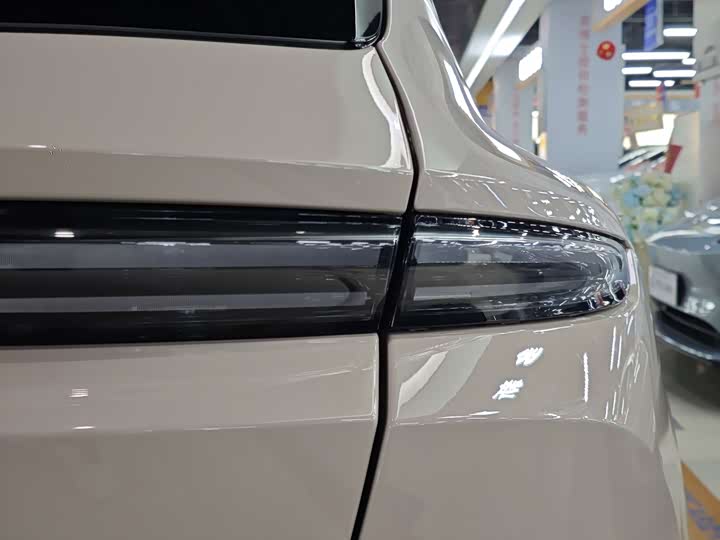 Фото 5 - Nio ET5T