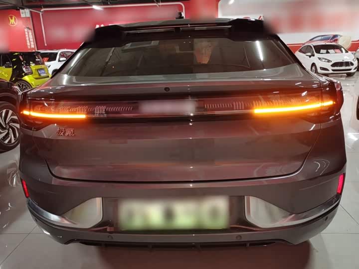 Фото 6 - Zeekr 001