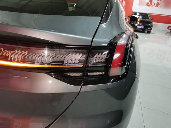 Фото 8 - Zeekr 001