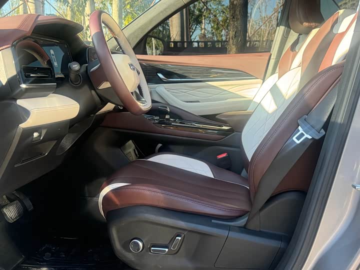 Фото 9 - Geely Okavango L