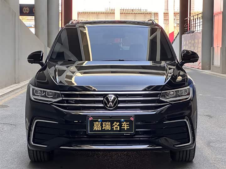 Фото 2 - Volkswagen Tiguan L Pro
