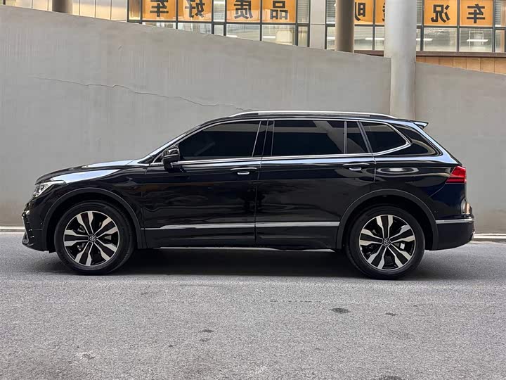 Фото 3 - Volkswagen Tiguan L Pro