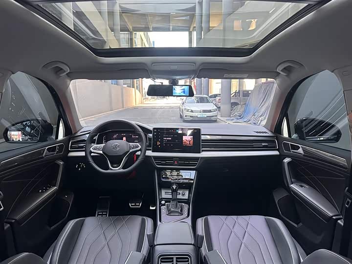 Фото 9 - Volkswagen Tiguan L Pro