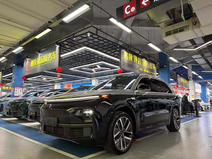 Фото 1 - LiXiang L8